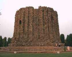 Qutub Minar may have lost its honor of being tallest minaret built of bricks years before if the dream of Ala-ud-din Khilji would have came true. He w